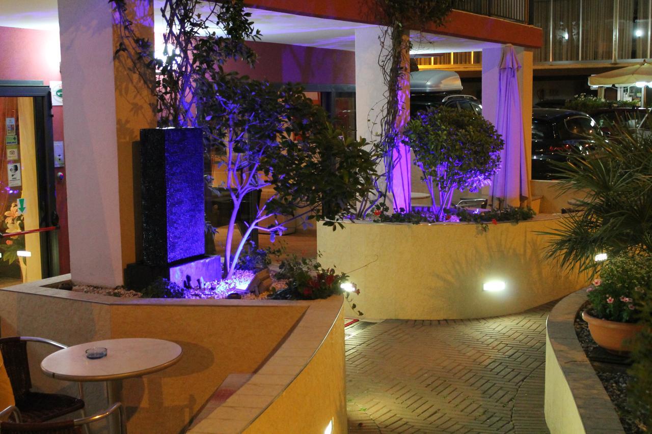 Hotel Oblio Rímini Exterior foto