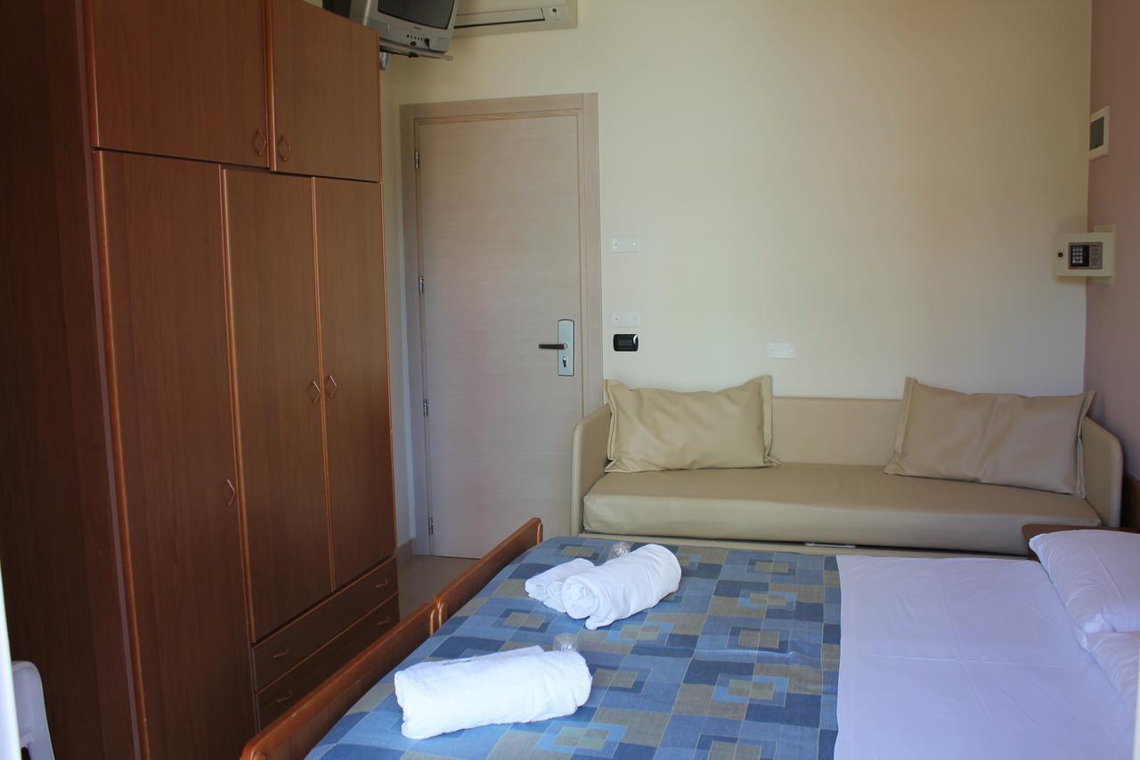 Hotel Oblio Rímini Exterior foto